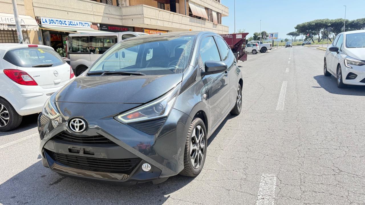 Toyota Aygo 1.0 VVT-i 72 CV 5 porte x-play LED NAVI KAMERA CERCHI 16 PDC BLUETOOTH