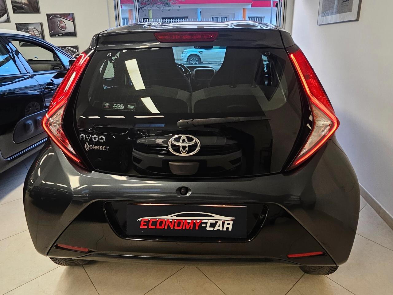 Toyota Aygo Connect 1.0 VVT-i 72 CV 5 porte x-wave grey