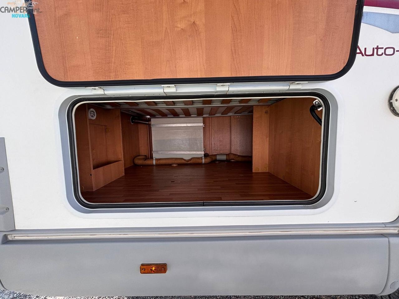 ROLLER TEAM AUTO-ROLLER A F700 P - Semintegrale con letto alla francese in coda