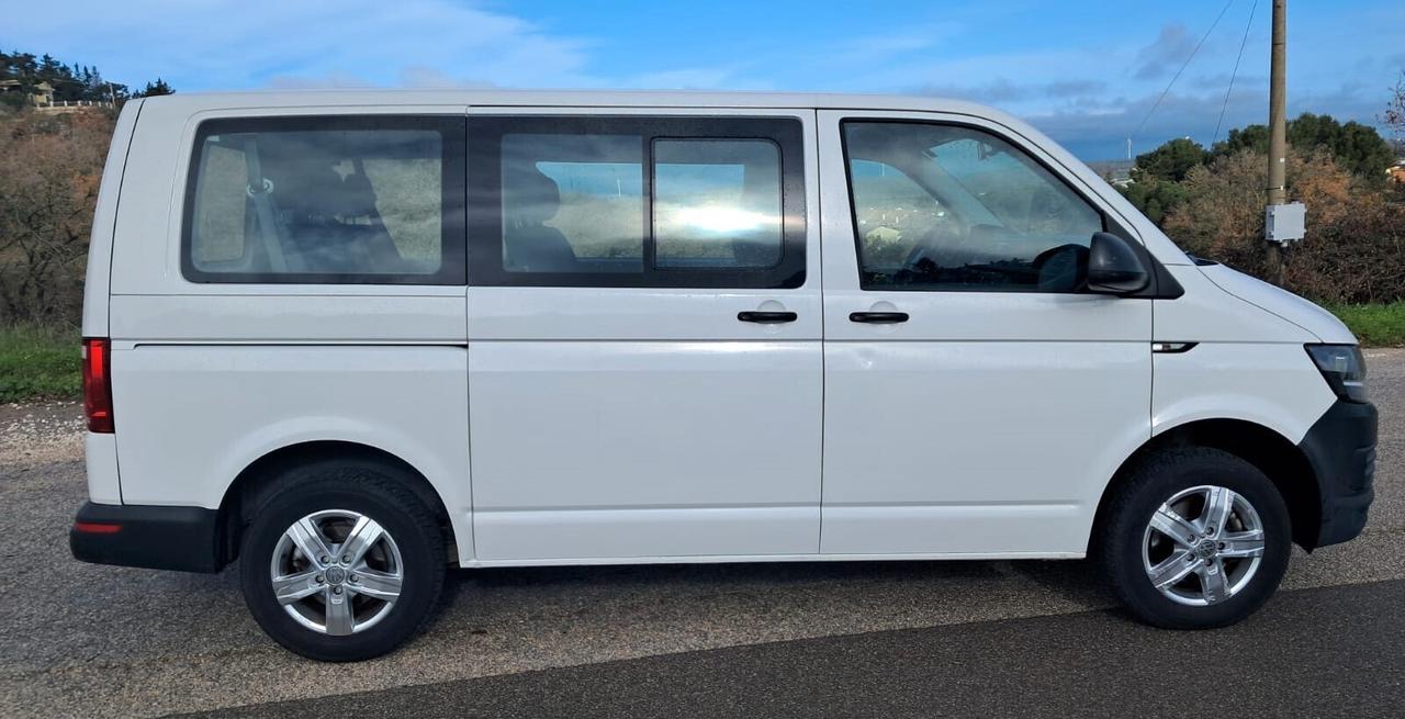 Volkswagen Caravelle 2.0 TDI DSG 9 posti (Iva Esposta)