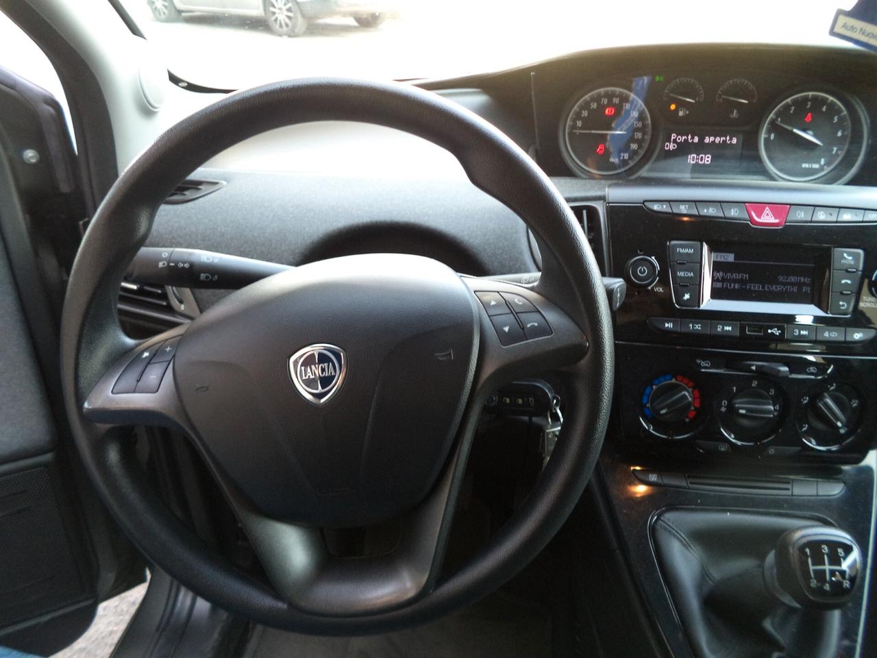 Lancia Ypsilon 1.2 69 CV 5 porte Elefantino Blu OK NEOPATENTATI