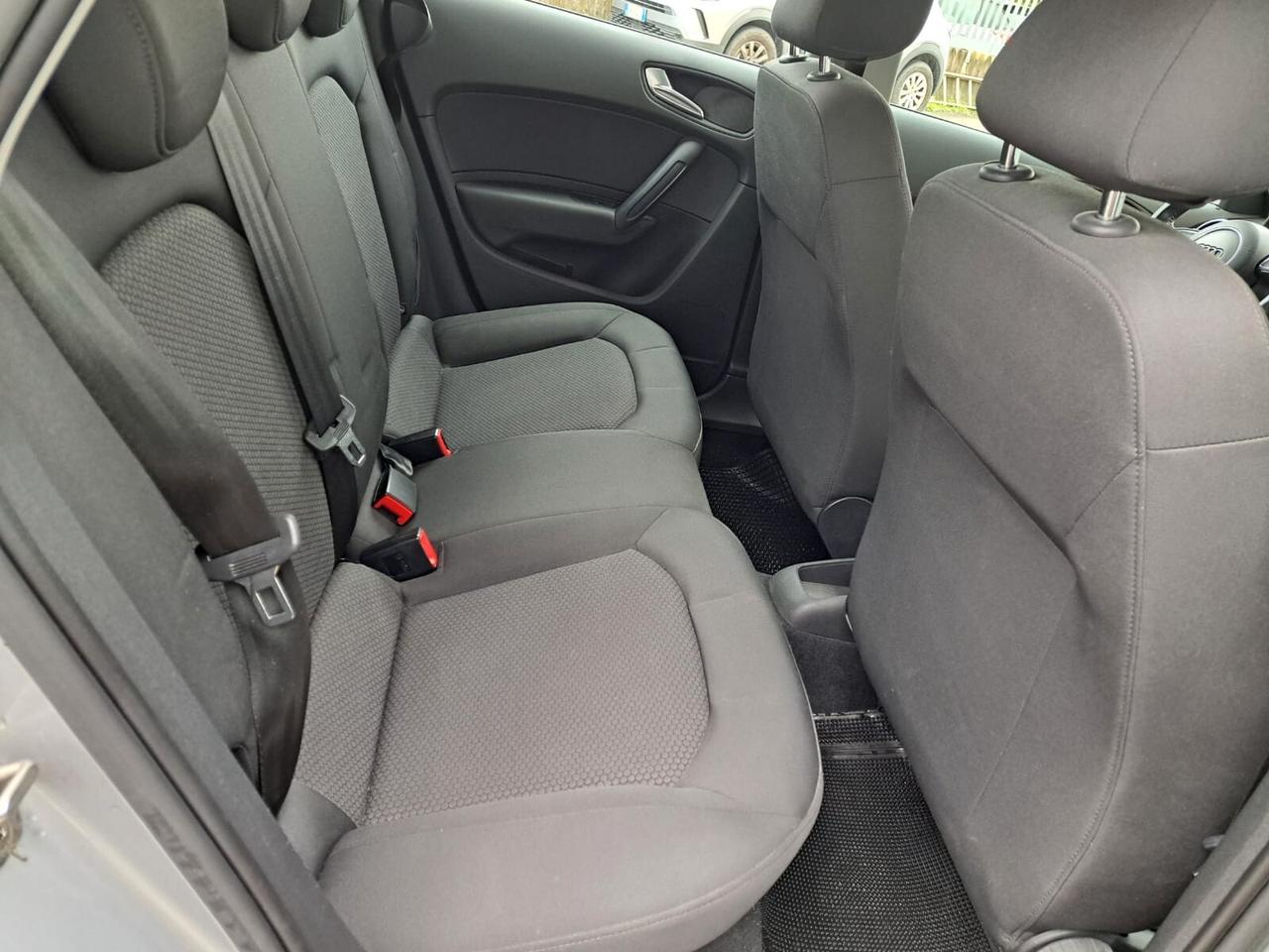 Audi A1 SPB 1.6 TDI S tronic line -DOPPI CERCHI