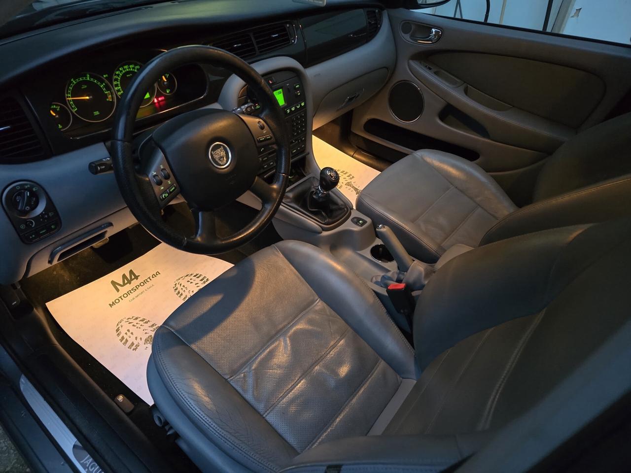 Jaguar X-Type 2.2D cat Executive