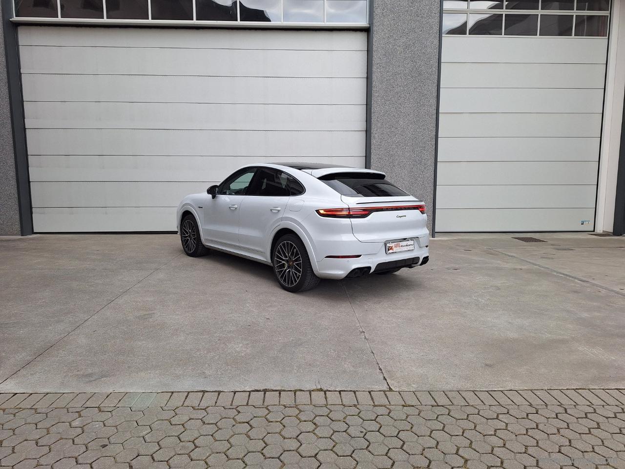 PORSCHE Cayenne Coupé 3.0 V6 E-Hybrid PlatINUM TETTO CARBONIO