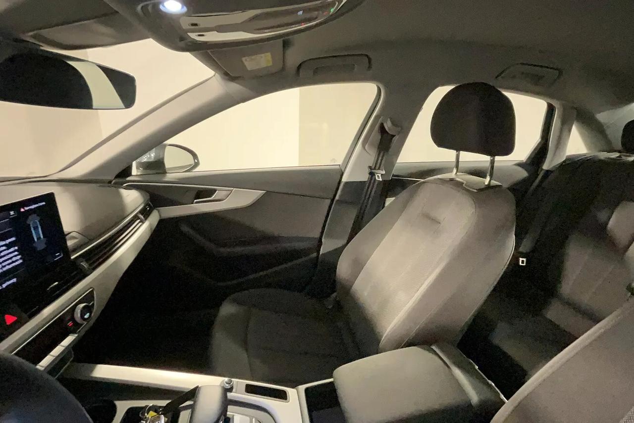 Audi A4 40 TDI quattro S tronic Business Advanced