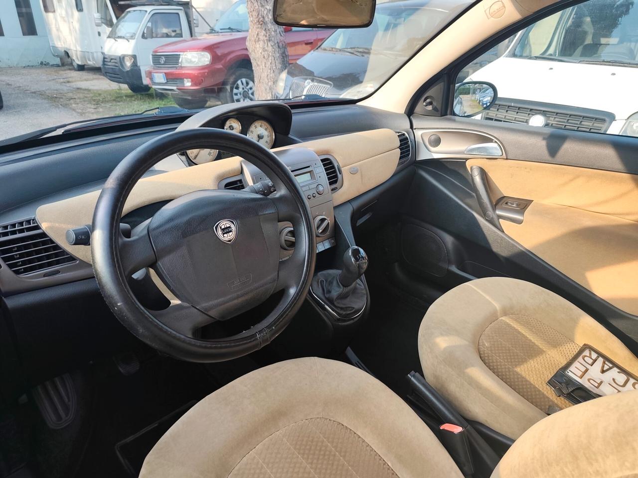 Lancia Ypsilon 1.3 MJT 75 CV Oro