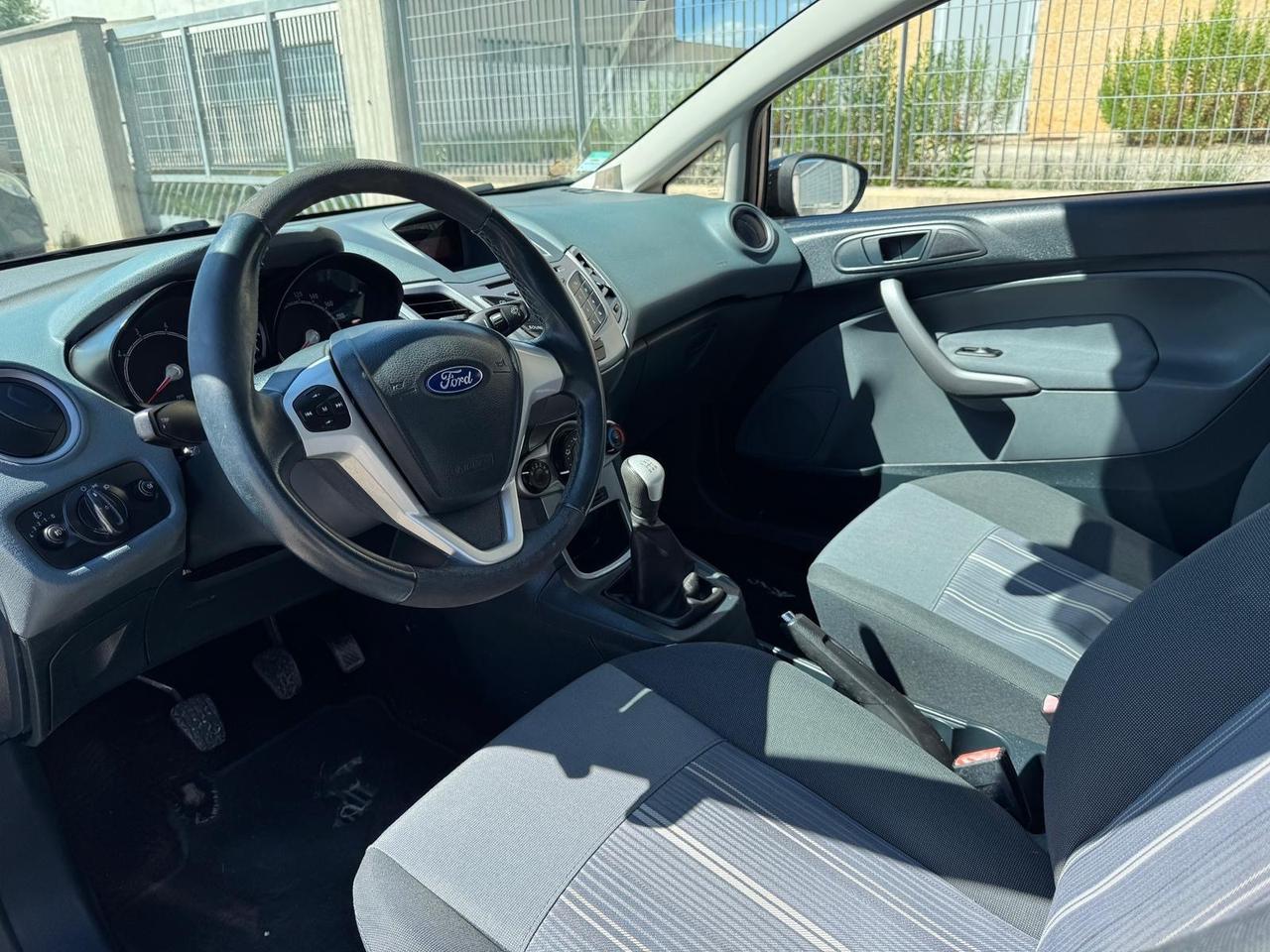 FORD FIESTA 1.2 benz 3p Titanium 130000 km