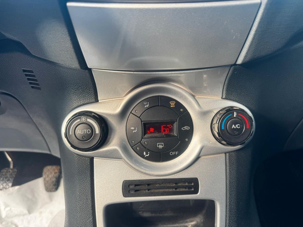 Ford Fiesta 1.6 TDCi 90CV 3 porte DPF Titanium