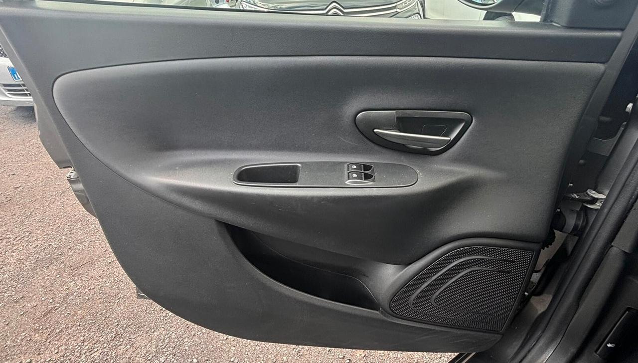 Lancia Ypsilon 1.3 MJT 16V 95 CV 5 porte S&S Elefantino