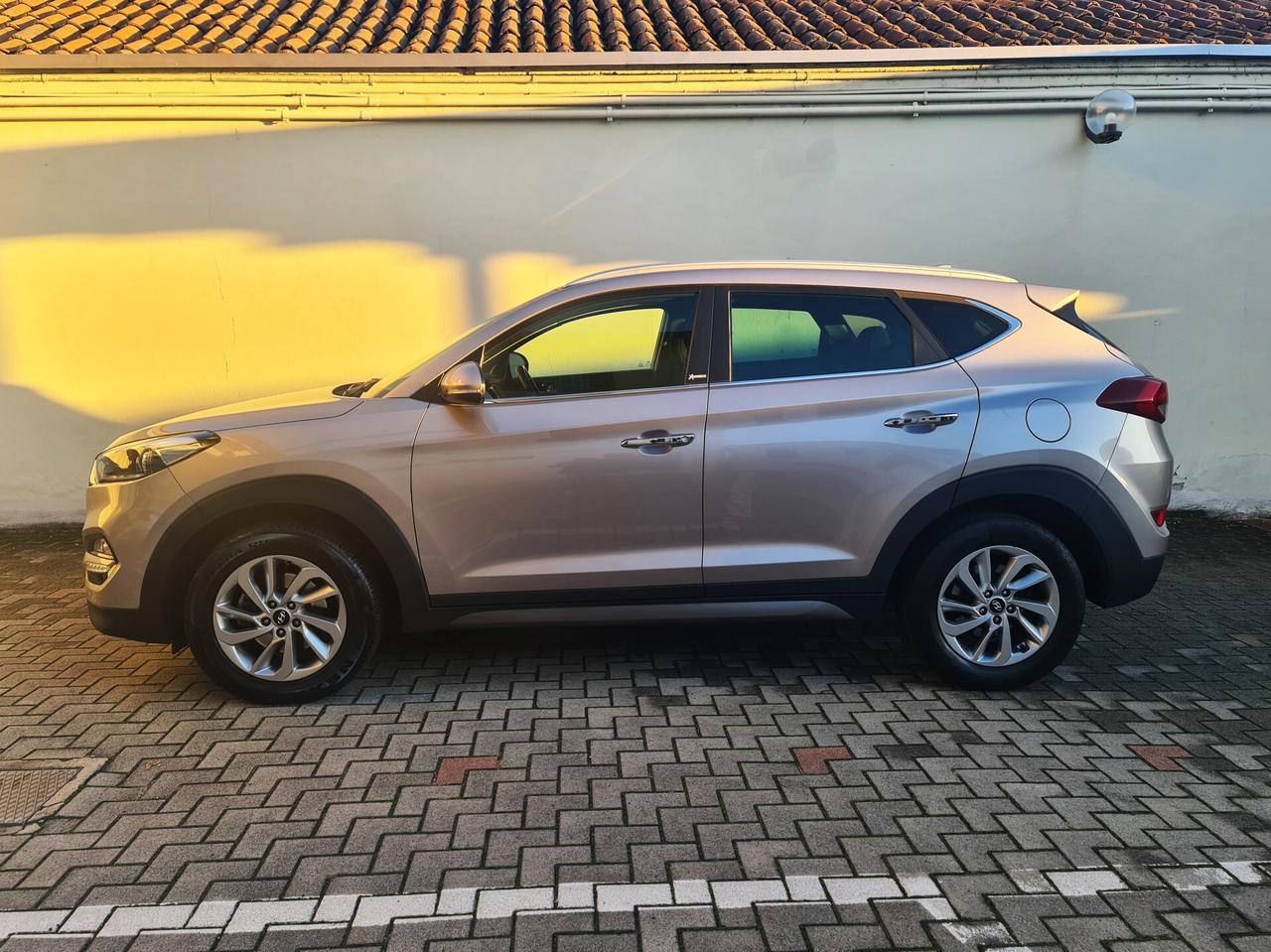 Hyundai Tucson E6 / 1.7 CRDi XPossible - Unicoprop.