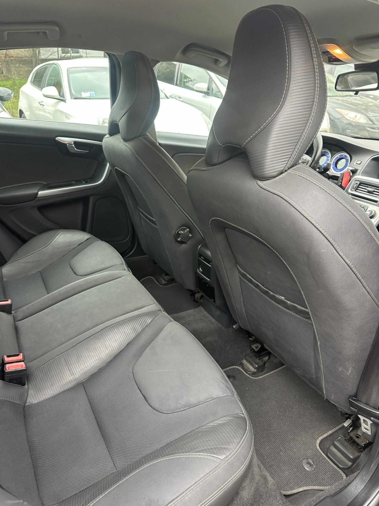 Volvo S60 D5 R-DESIGN KMCERT GARANZ UNICOPR