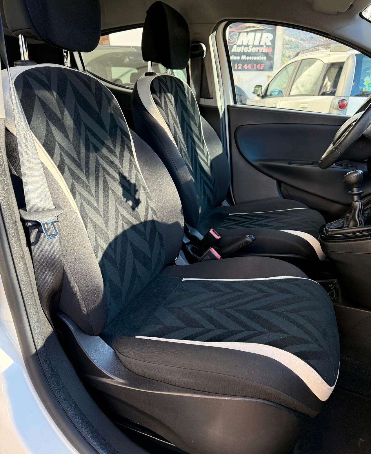 Lancia Ypsilon 1.2 69 CV 5 porte Gold