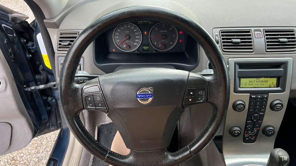 VOLVO - V50 2.0d Summum