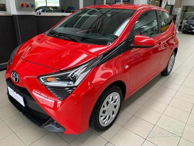 Toyota Aygo Connect 1.0 VVT-i 72 CV 5 porte x...