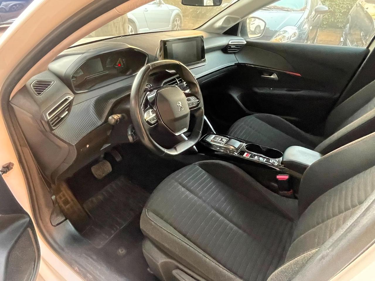 Peugeot 208 motore elettrico 136 CV 5 porte Active