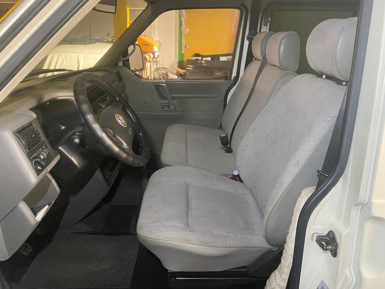 Volkswagen Transporter 2.5 TDI/88CV 9 Posti kombi