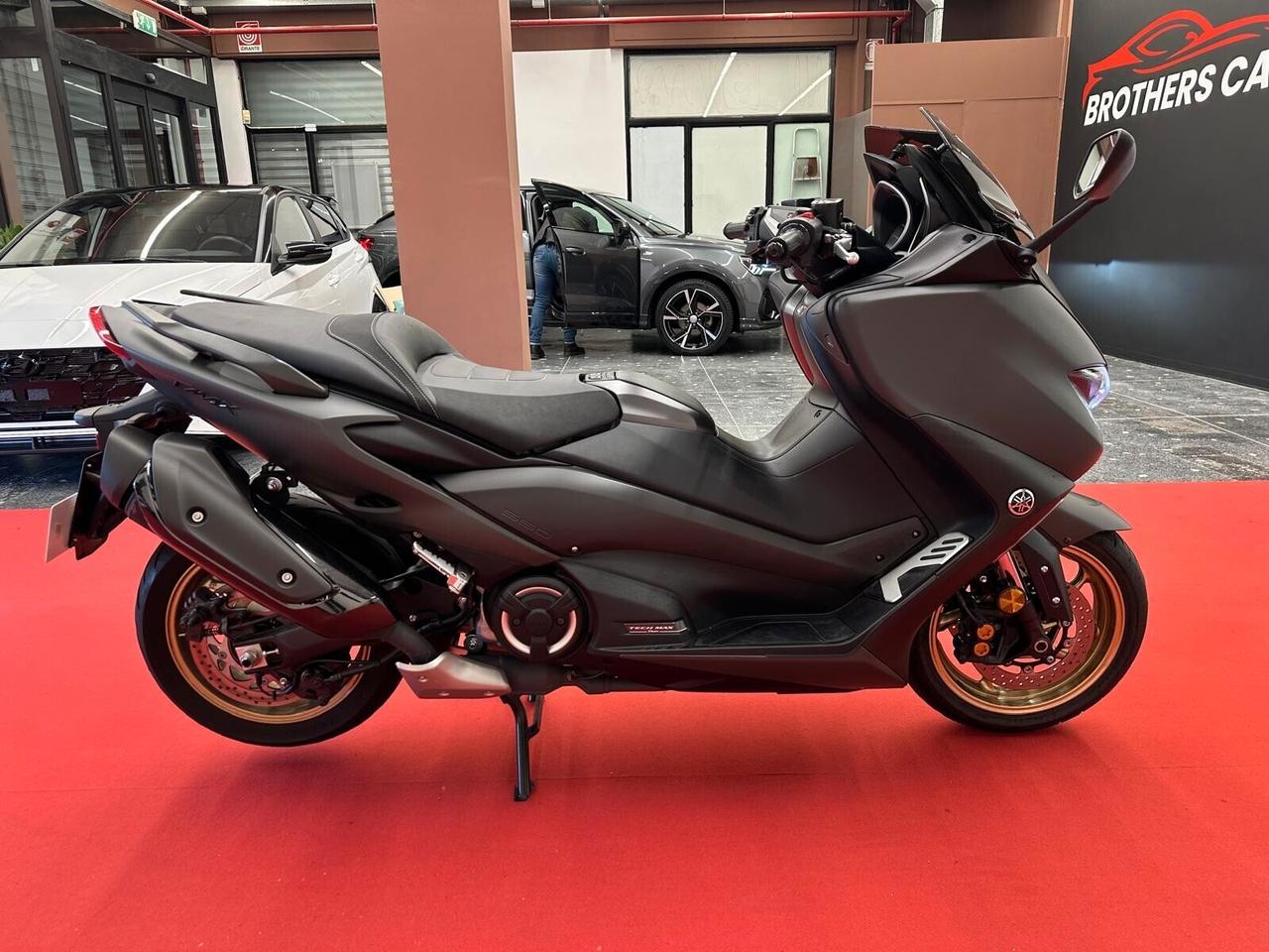 YAMAHA T MAX TECH MAX 560