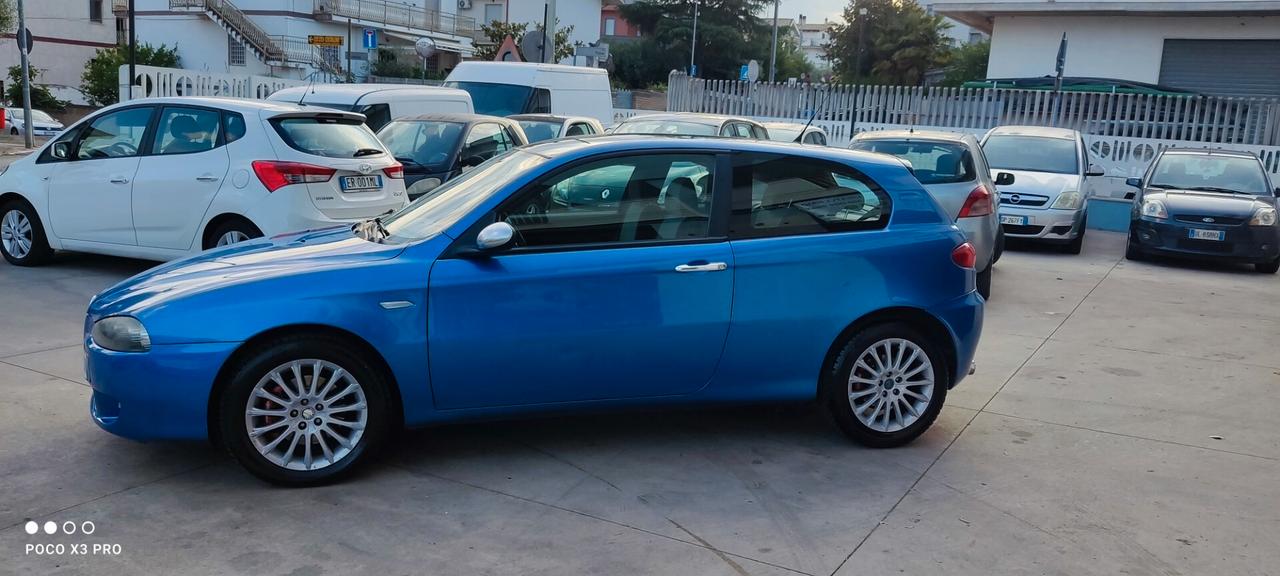 Alfa Romeo 147 1.6 16V TS (105) 3 porte Black Line