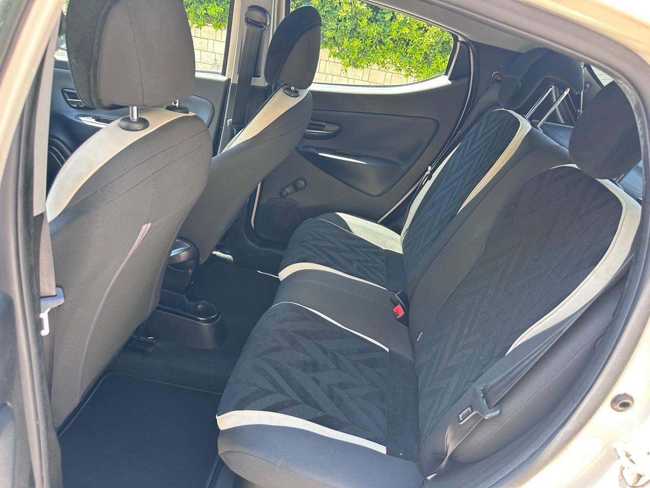 Lancia Ypsilon 1.3 MJT 95 CV Euro 6 Gold –MY2016
