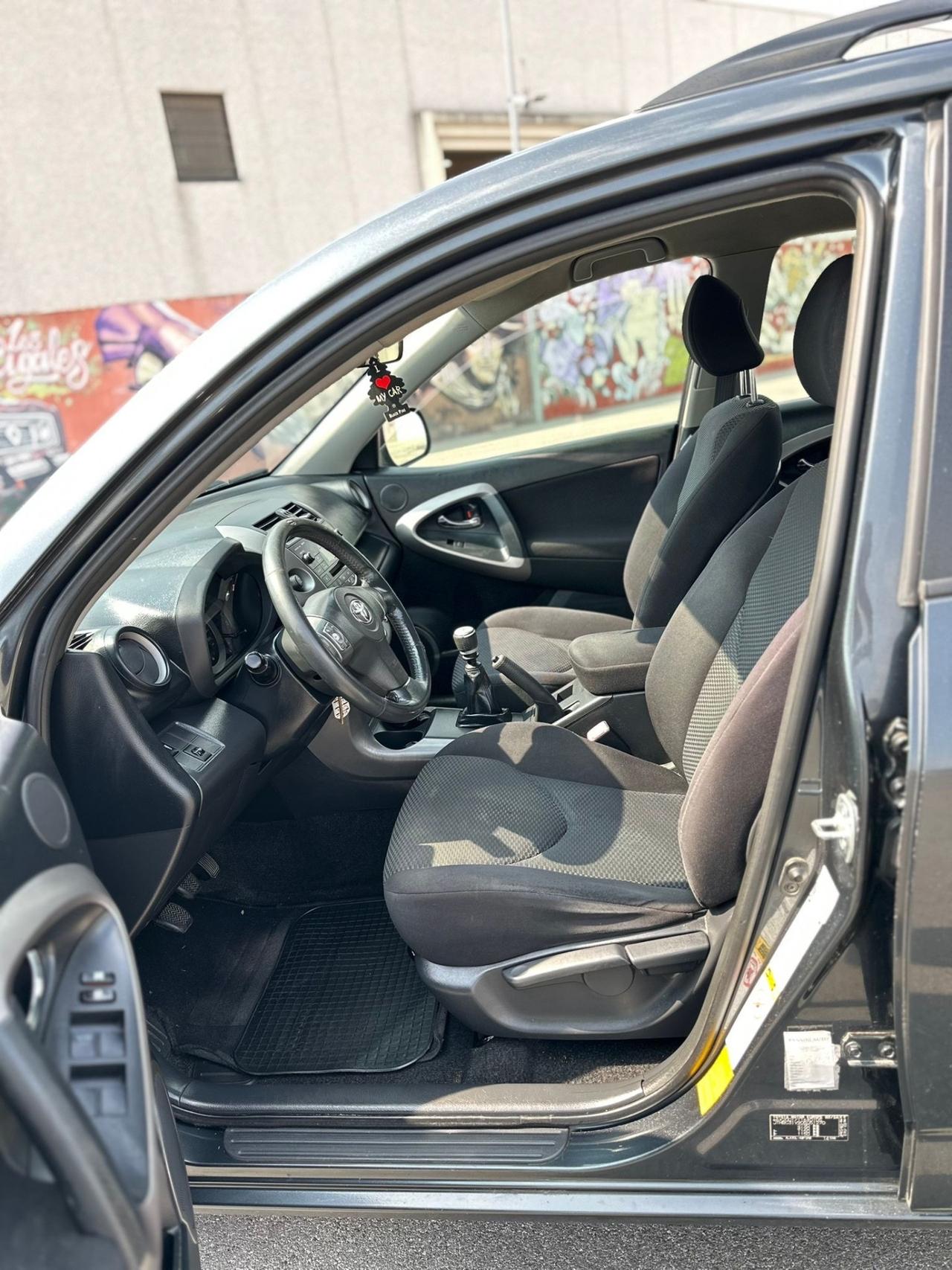 Toyota Rav 4 5 posti autocarro