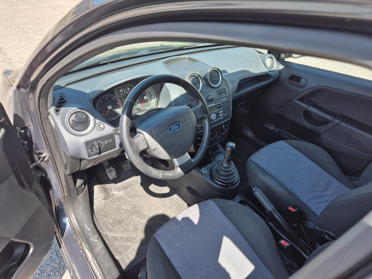 Ford Fiesta 1.6 TDCi 5p. Ghia OK NEOPATENTATI