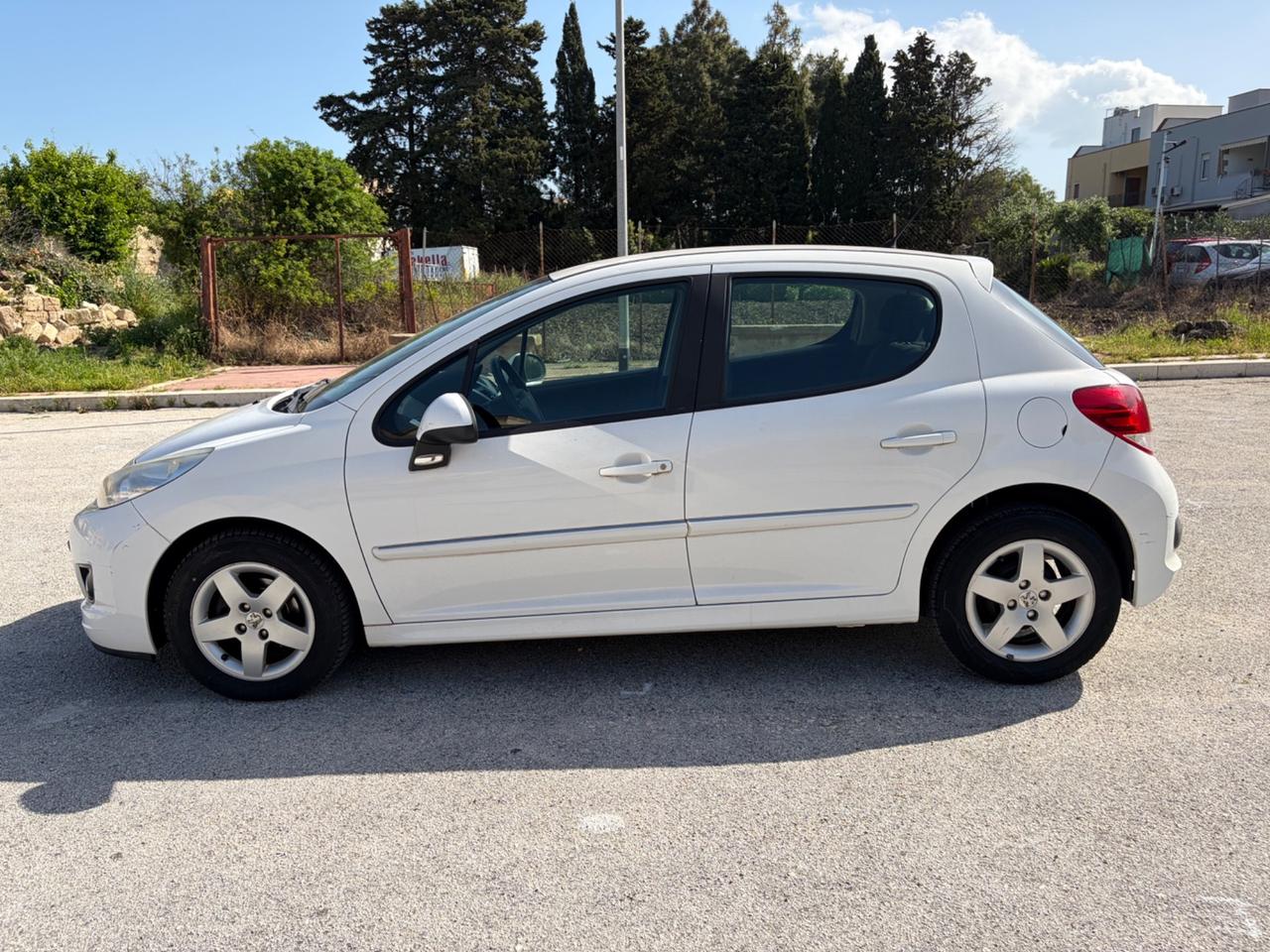Peugeot 207 1.4 HDi 70CV 5p. Active