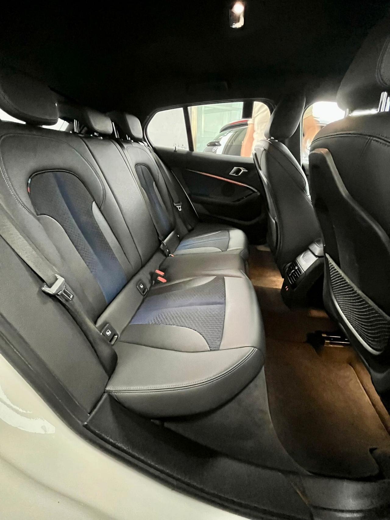 Bmw 116 116d 5p. Msport
