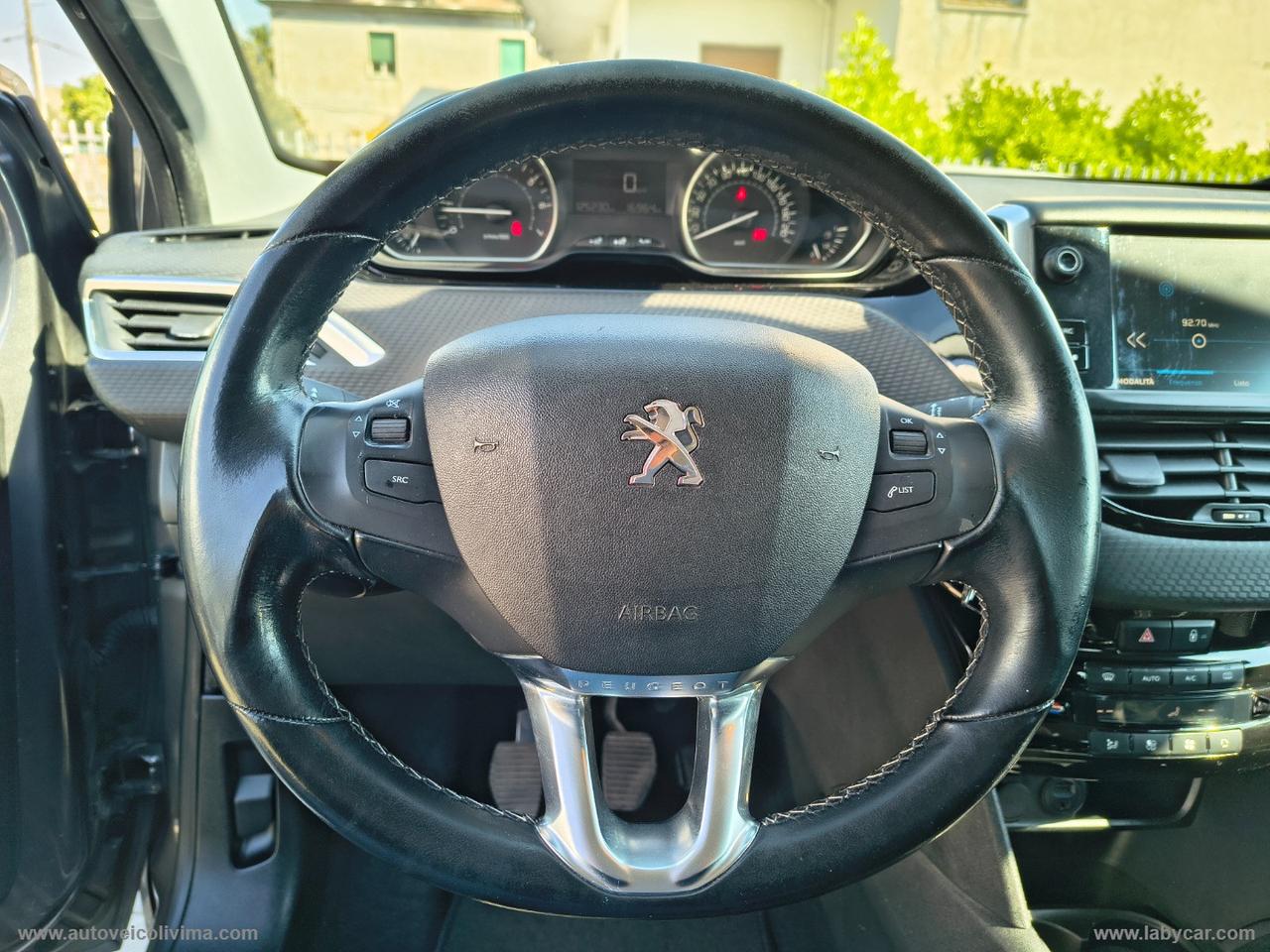 PEUGEOT 208 1.2 82 CV 5p. Allure