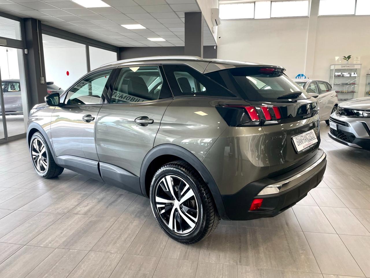 Peugeot 3008 BlueHDi 130cv EAT8 Business