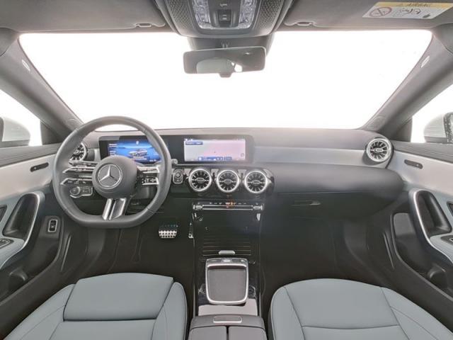 MERCEDES Classe CLA 200 Aut. Shooting Brake Premium AMG TETTO PANORAMA