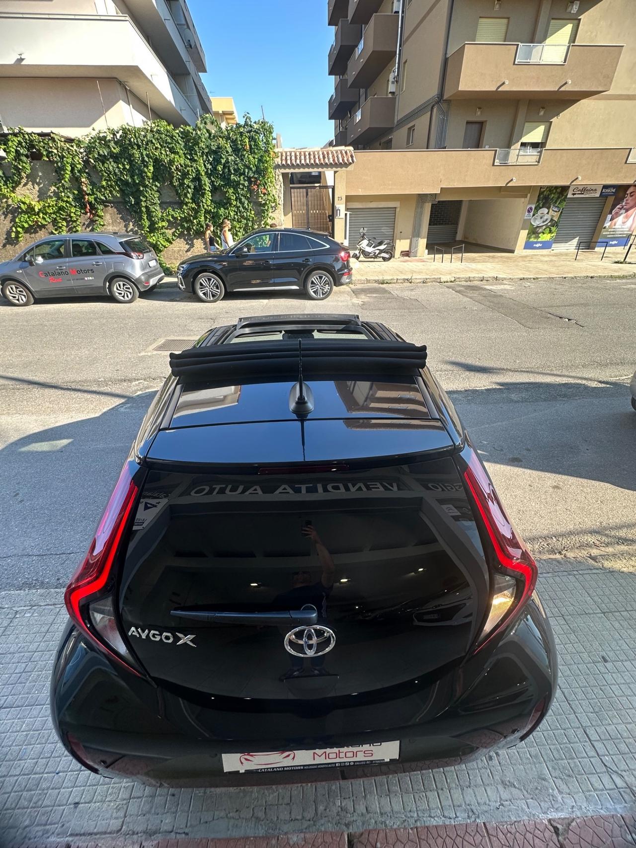 Toyota Aygo Connect 1.0 VVT-i 72 CV 5 porte x-play MMT