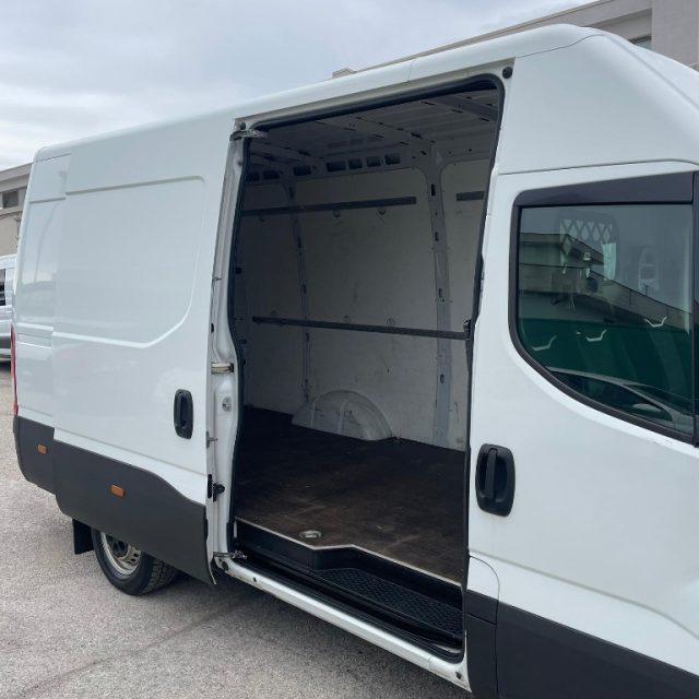 IVECO DAILY 35S16 VH2 FURGONE PASSO MEDIO/LUNGO 3 POSTI