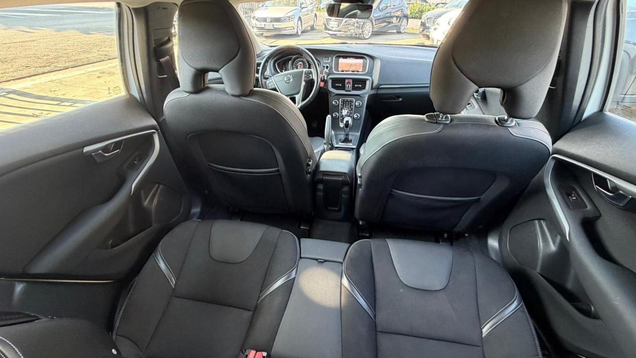 Volvo V40 D2 R-design