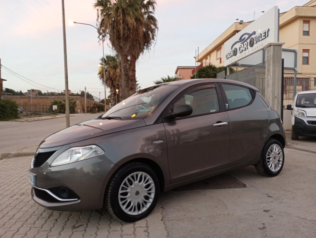 Lancia Ypsilon 1.2 69 CV 5 porte Silver