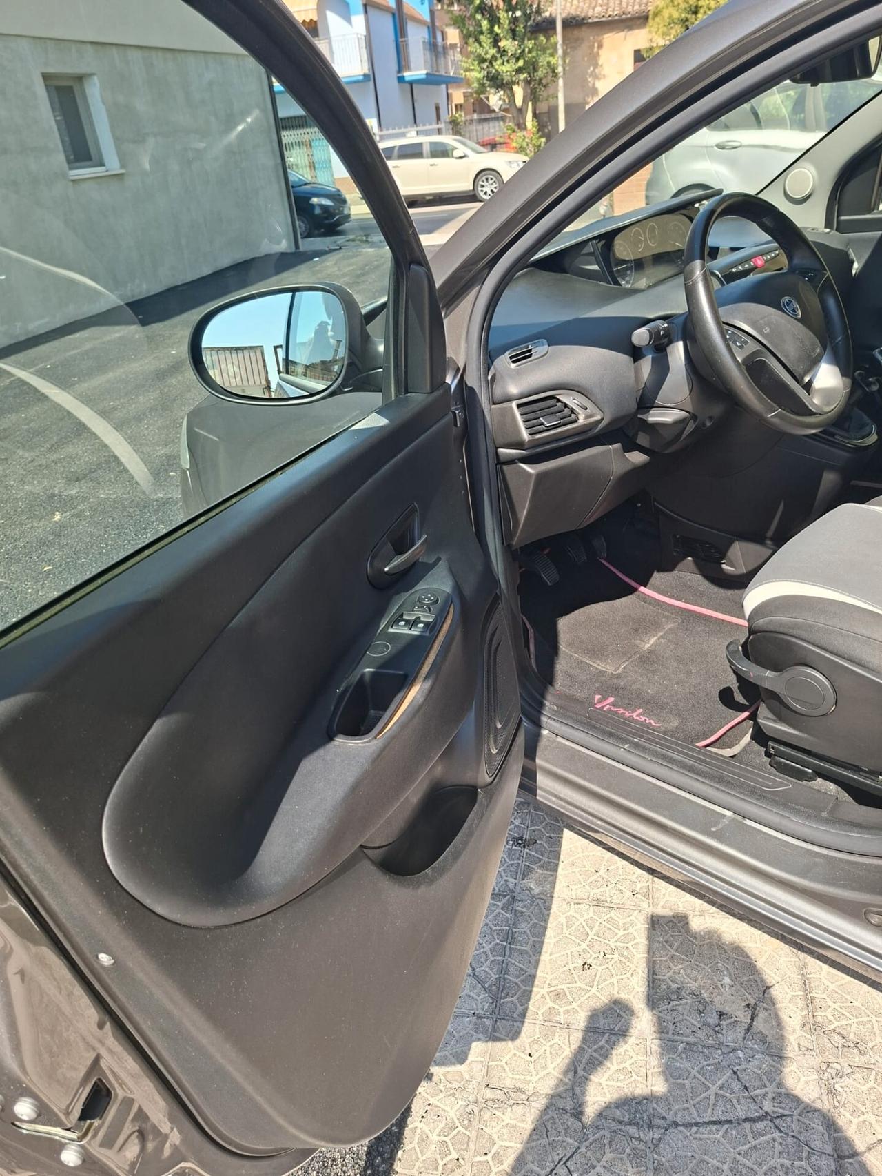 Lancia Ypsilon 0.9 TwinAir 85 CV 5 porte Metano Ecochic Gold
