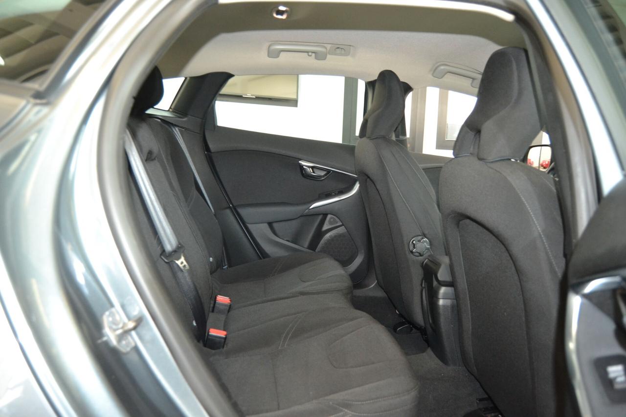 Volvo V40 1.6D2 115CV Momentum UniPro/Navi/Cruise