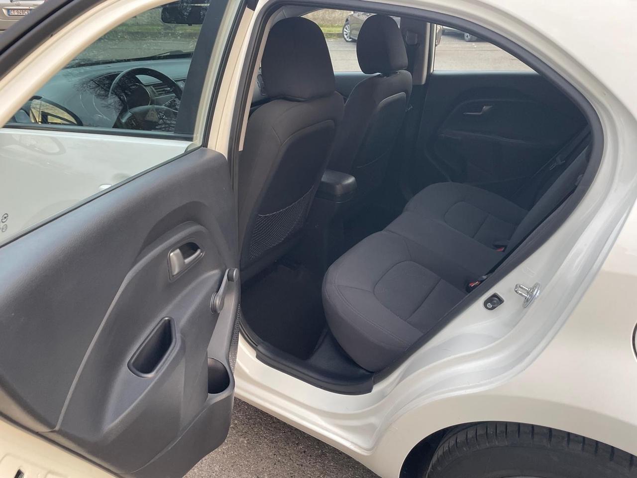 Kia Rio 1.2 CVVT 5p. EX per Neopatentati 2014