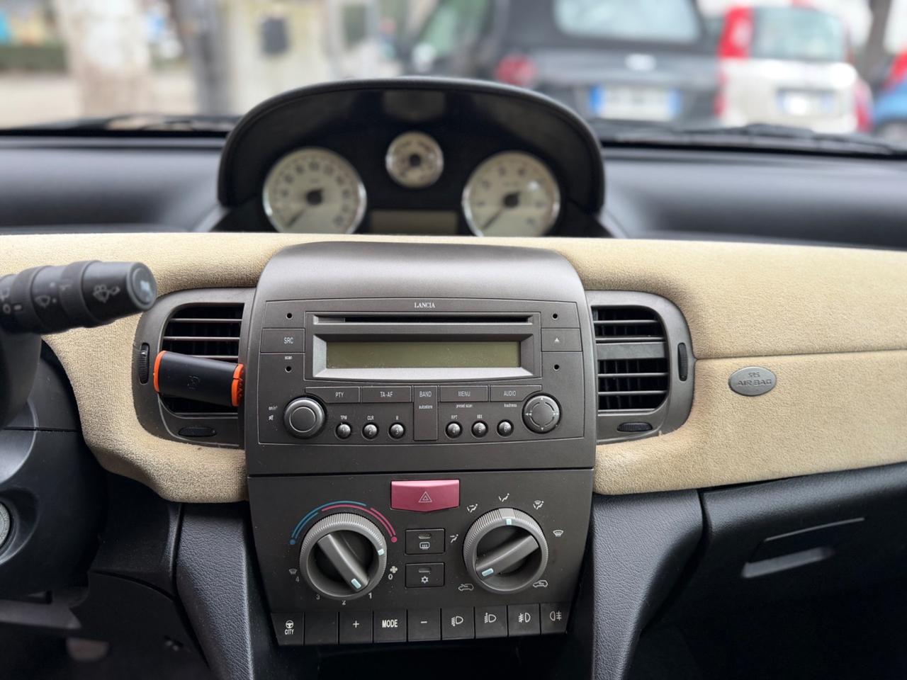 Lancia Ypsilon 1.2 16V Argento