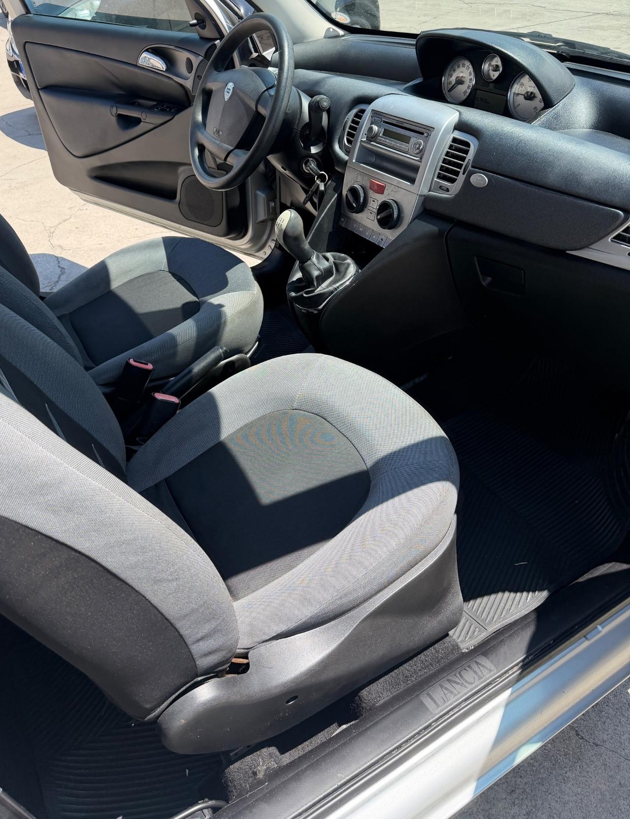 Lancia Ypsilon 1.3 MJT 75 CV BiColor Platino