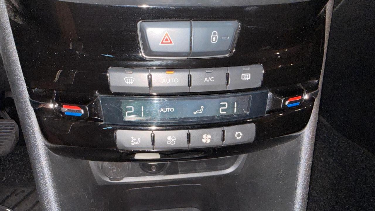 Peugeot 208 PureTech 82 5 porte Allure