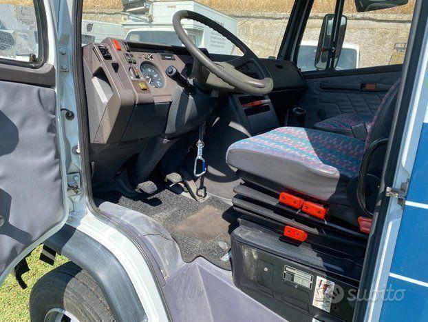 Mercedes carro attrezzi scarrabile con gru