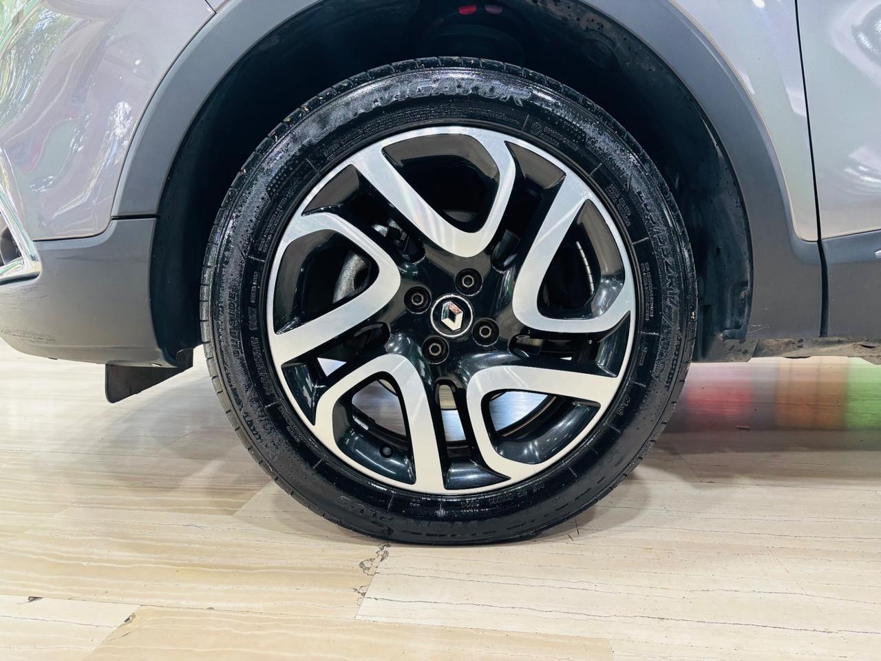RENAULT Captur dCi 8V 90 CV EDC Initiale Paris