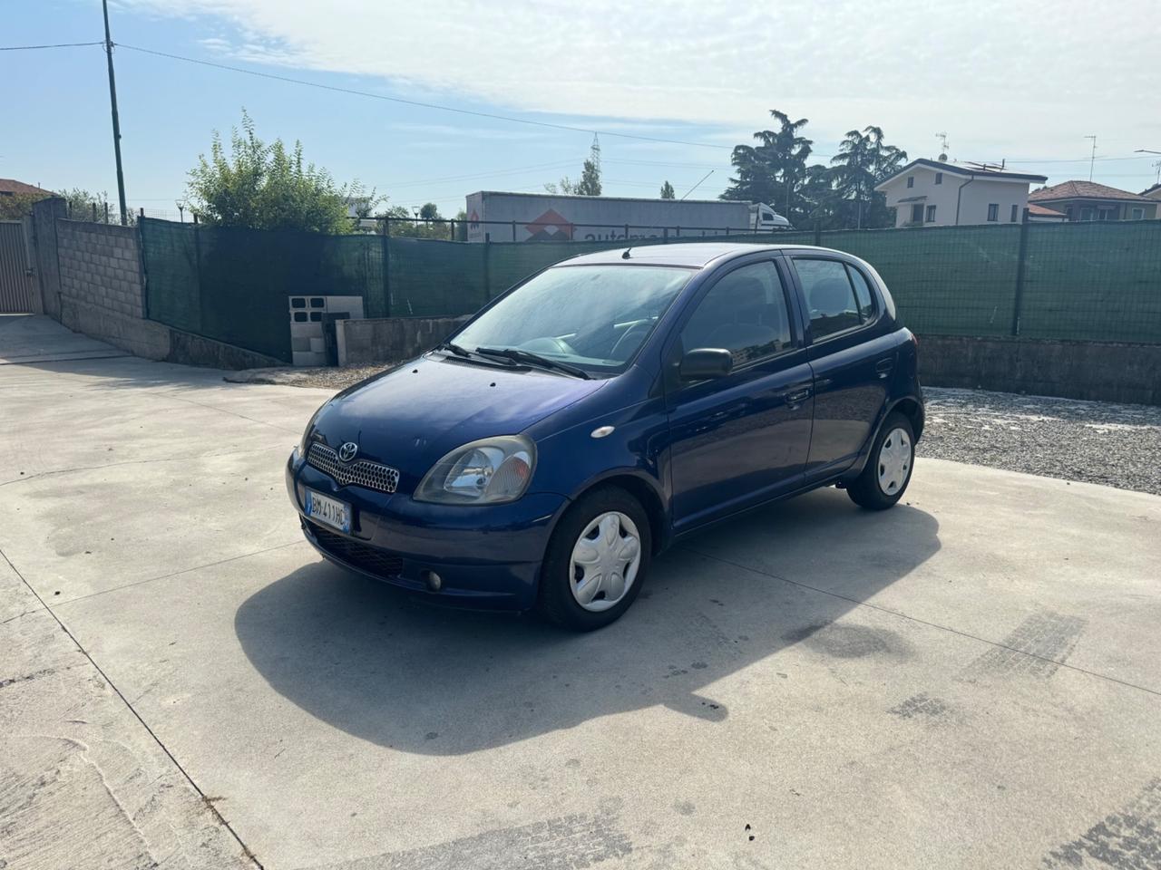 Toyota Yaris 1.0i 16V cat 5 porte Sol