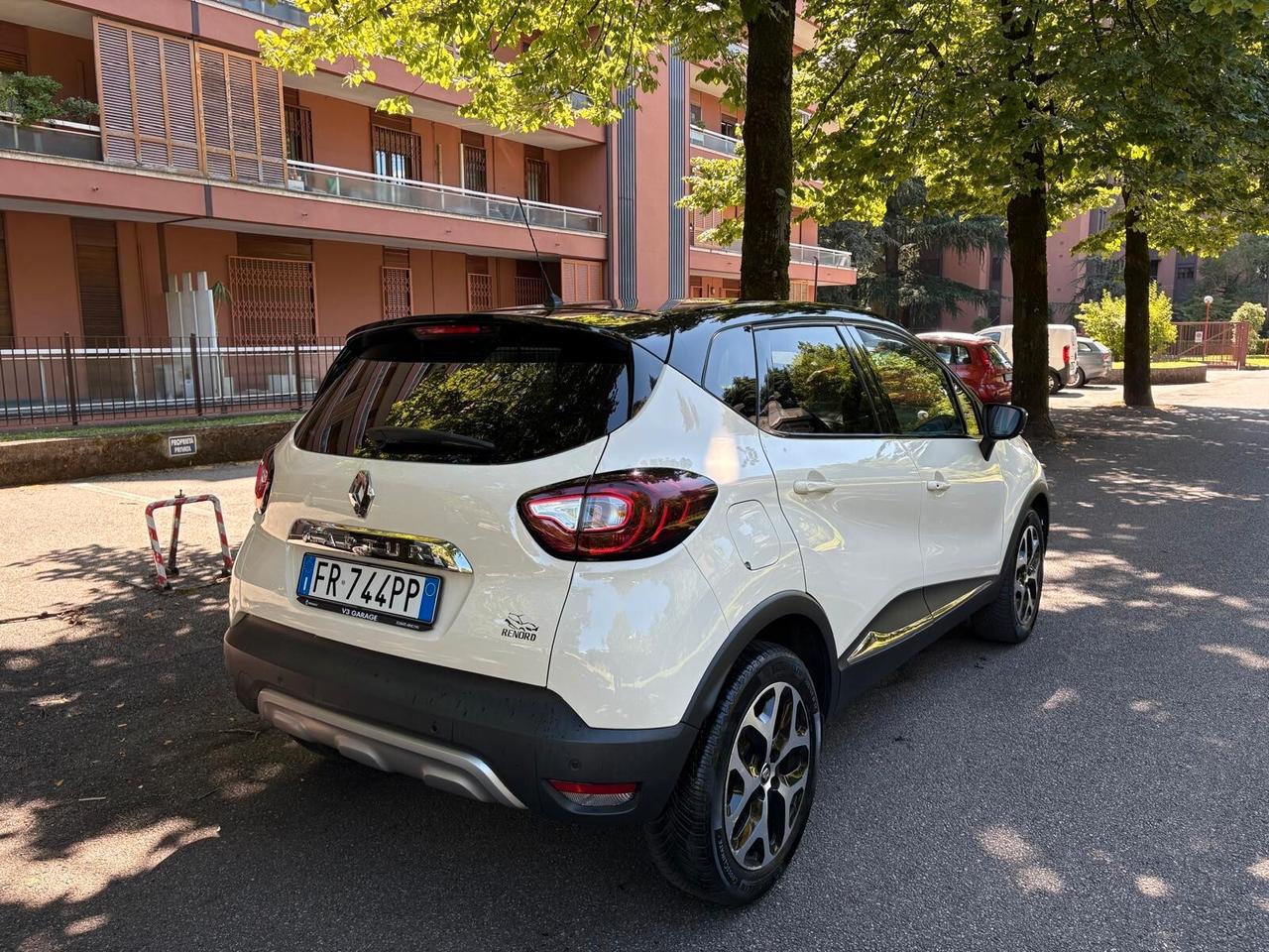 Renault Captur dCi 8V 90 CV EDC Start&Stop Energy Initiale Paris