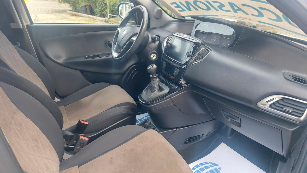 Lancia Ypsilon 1.0 FireFly 5 porte S&S Hybrid Ecochic Gold