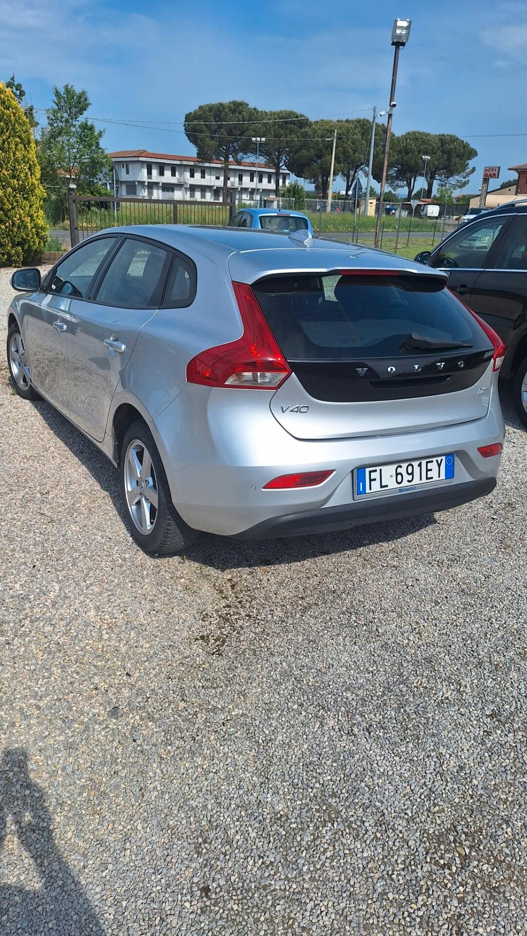 Volvo V40 D2 Geartronic R-design N1