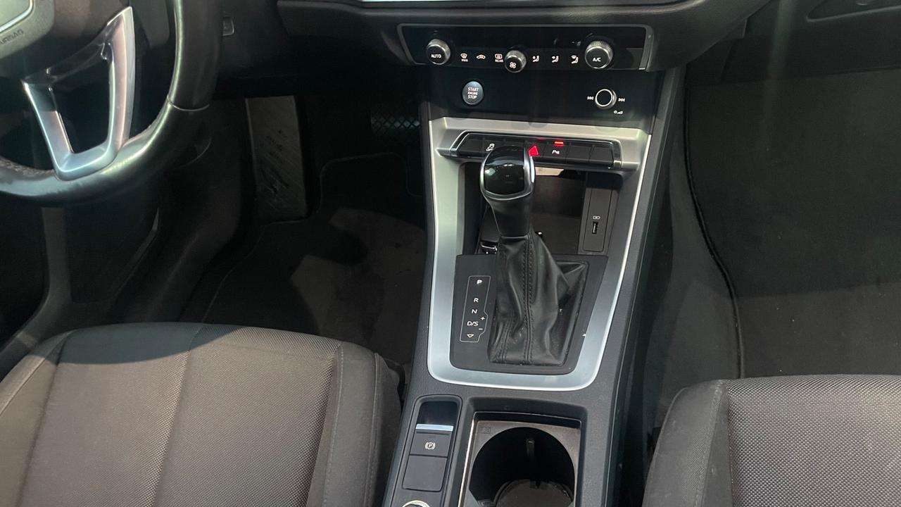 Audi Q3 35 TFSI Business Advanced