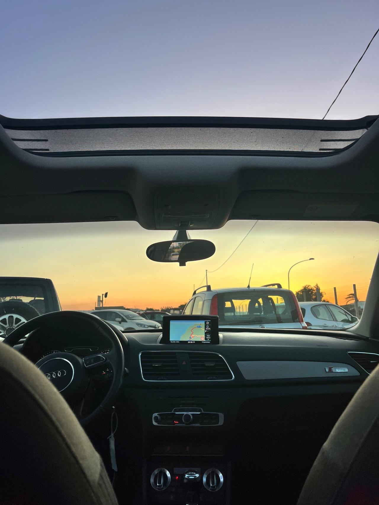 Audi Q3 2.0 TDI S-Line con navigatore uxno tetto apribile