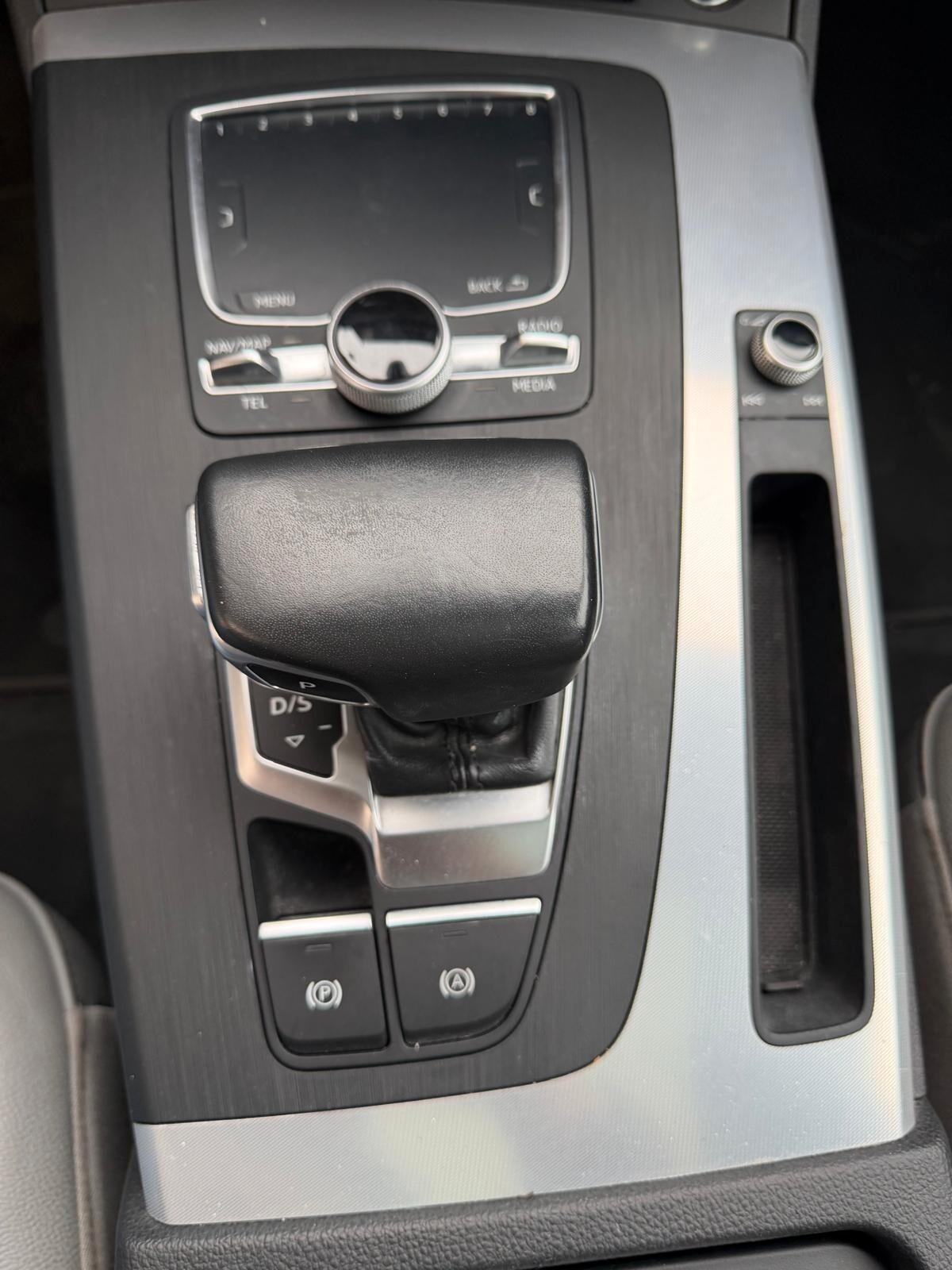 Audi Q5 35 TDI quattro S tronic Business Design