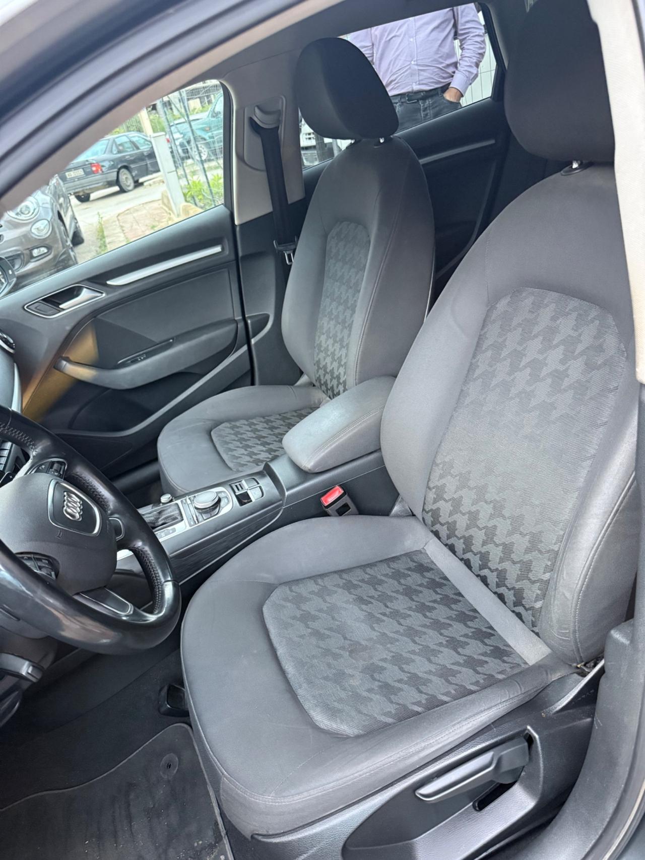 Audi A3 SPB 1.6 TDI clean diesel S tronic Young